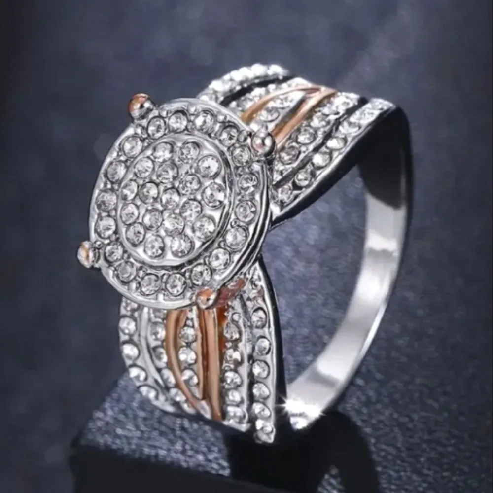 Stunning Two-tone engagement ring sz 9